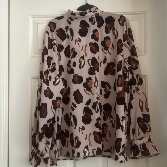 ELOQUII Printed button down blouse with ruffle neck. Size 22W - Picture 2 of 4